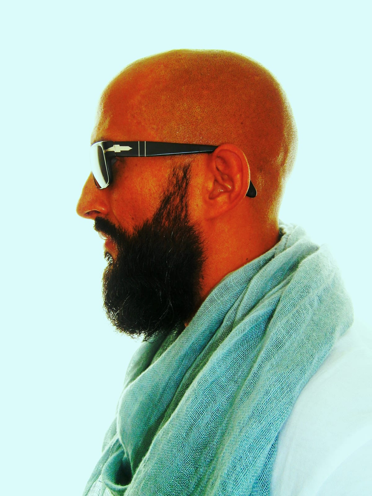 Portrait or photograph of Abd el-Krim: Efrén Budoh Blanco nació en Palma de Mallorca un 10 de Abril de 1975, criado en Ibiza donde pasa la mayor parte de su inf