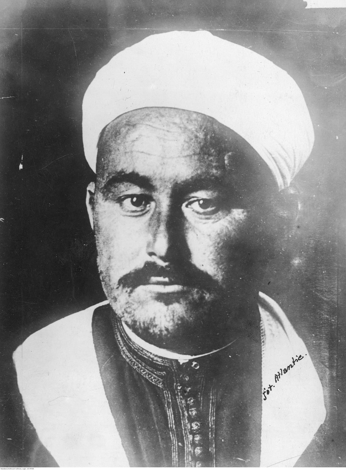 Portrait or photograph of Abd el-Krim: Abd el-Krim, leader of the Moroccan insurgents, president of the Rif Republic