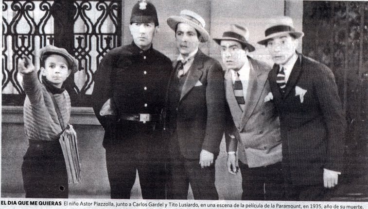 Portrait or photograph of Astor Piazzolla: Astor Piazzolla con Carlos Gardel en la película El Día que me Quieras.