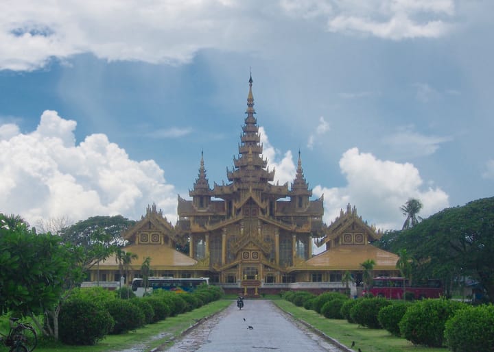 Portrait or photograph of Bayinnaung: The original palace, built for King Bayinnaung in 1556, consisted of 76 apartments and halls. It was burned down in 1599.