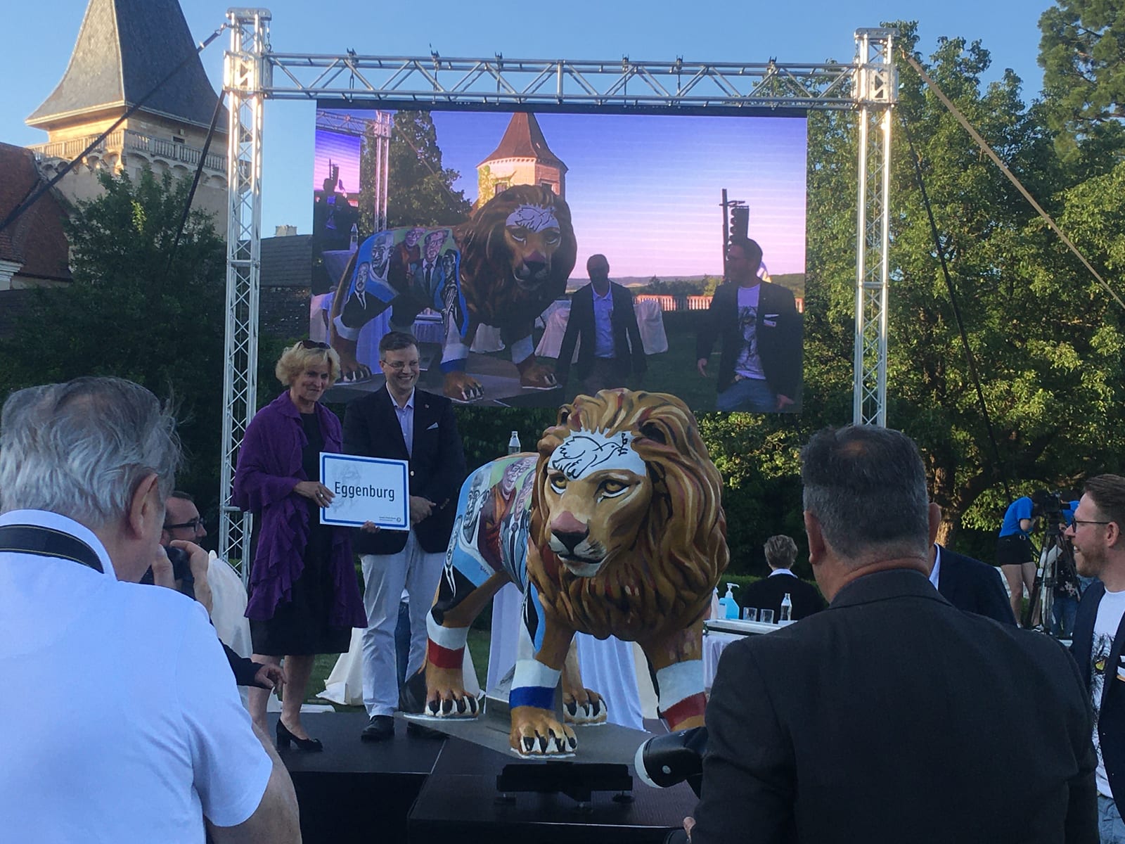 Portrait or photograph of Bertha von Suttner: Lions Club Projekt "Die Löwen sind los!" zugunsten karitativer Zwecke. 20 Löwen - 20 Künstler - 20 Gemeinden - 300