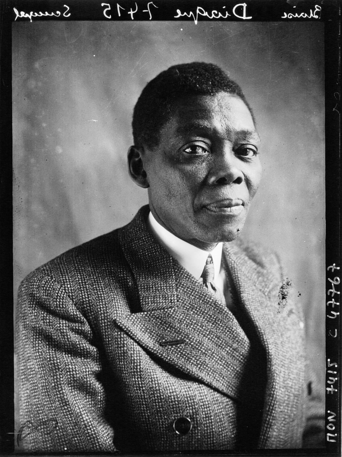 Portrait or photograph of Blaise Diagne: Référence bibliographique : Mondial, 7415 Appartient à l’ensemble documentaire : Pho20MPP Image de presse Couverture :