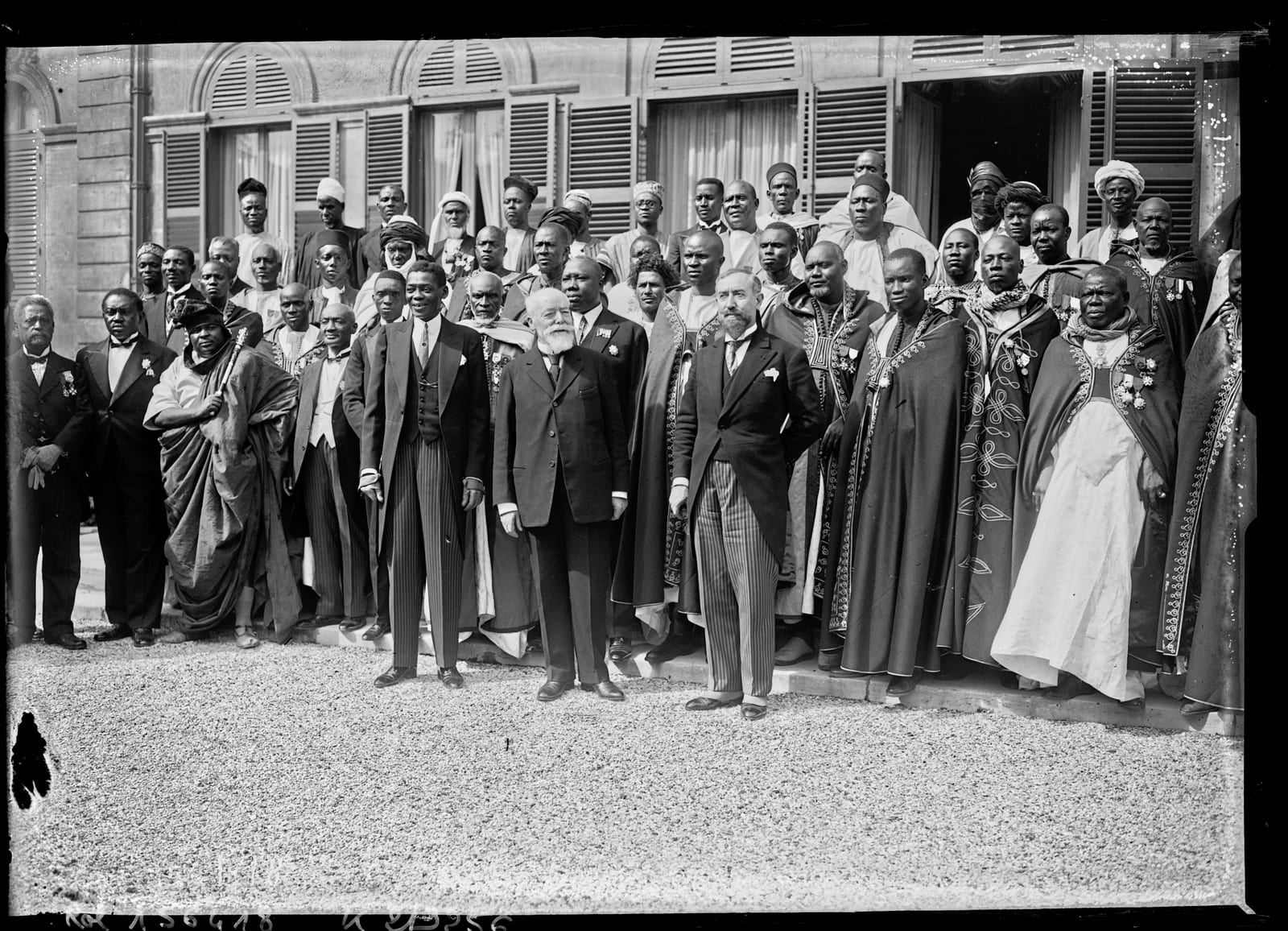 Portrait or photograph of Blaise Diagne: Sujet : Diagne, Blaise (1872-1934) -- Portraits Brévié, Jules (1880-1964) -- Portraits Doumer, Paul (1857-1932) -- Port