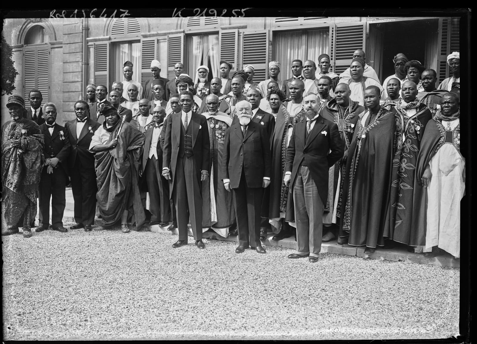 Portrait or photograph of Blaise Diagne: Sujet : Diagne, Blaise (1872-1934) -- Portraits Brévié, Jules (1880-1964) -- Portraits Doumer, Paul (1857-1932) -- Port