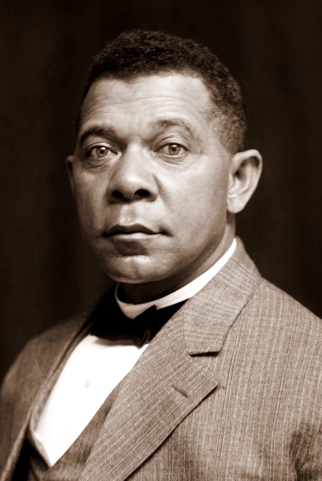 Portrait or photograph of Booker T. Washington: Booker T. Washington, half-length portrait, seated