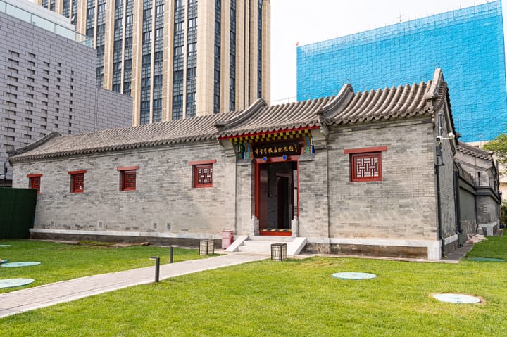 Portrait or photograph of Cao Xueqin: Opened yesterday.