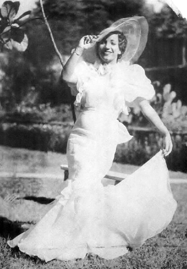 Portrait or photograph of Carmen Miranda: Carmen Miranda no filme Alô, Alô Brasil, 1935.