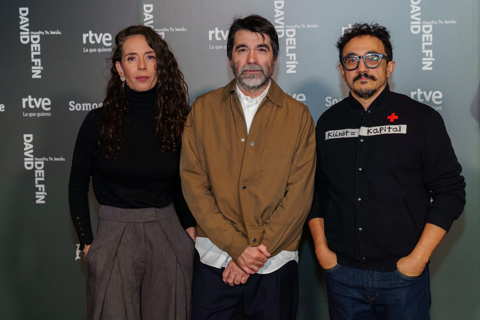 Portrait or photograph of Cesar Vallejo: Ángela Gallardo, Rafael Muñoz y César Vallejo during the celebration of the Valladolid International Film Festival in 2