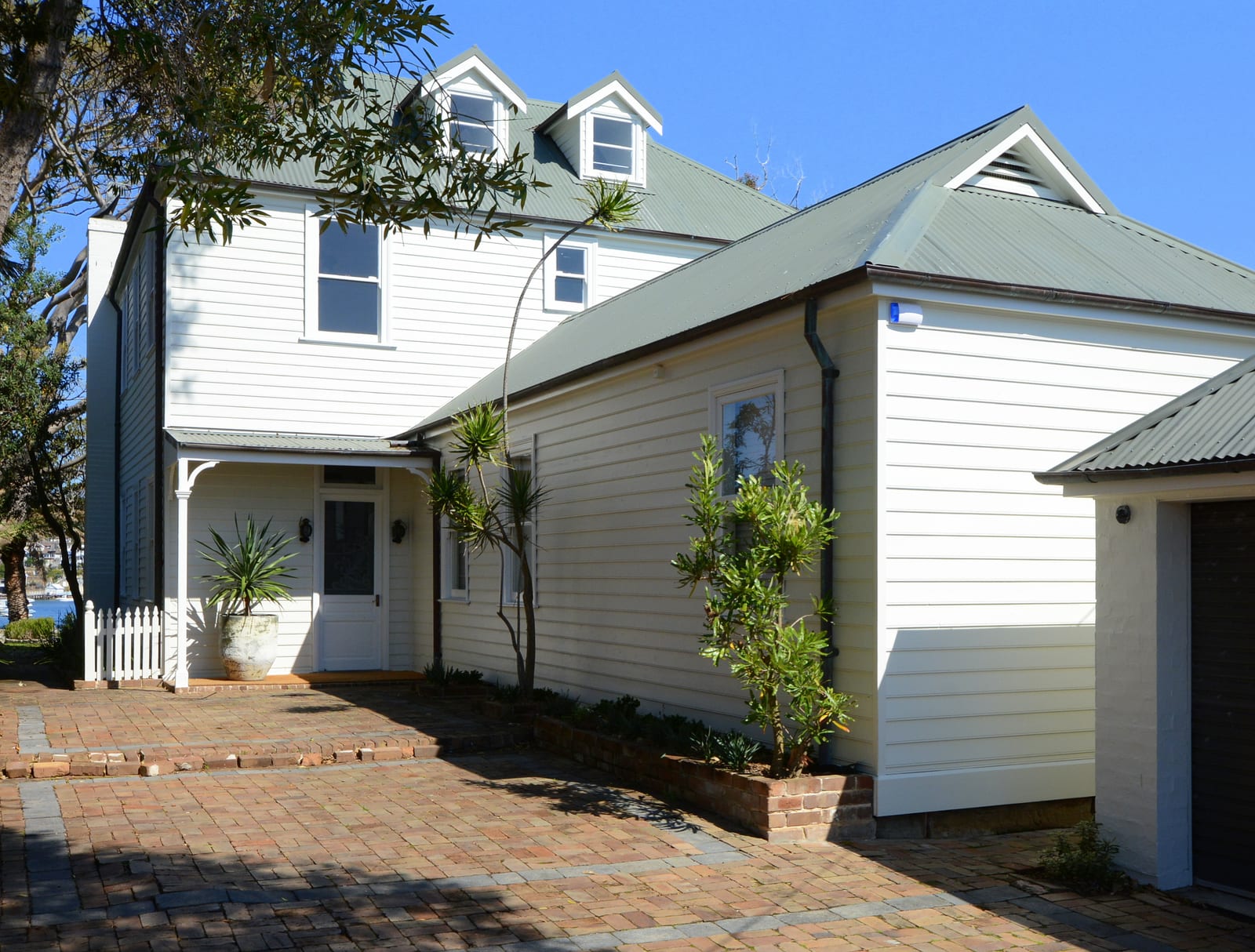 Memorial or place connected to Christina Stead: House in Pacific Street, Watsons Bay, Sydney, where Australian novelist Christina Stead lived 1911-1928.