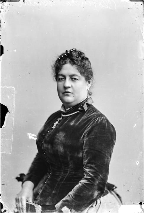 Portrait or photograph of Clorinda Matto de Turner: Retrato de Clorinda Matto de Turner, tomado en el estudio fotográfico de Courret Hermanos de Lima, Perú. Fec