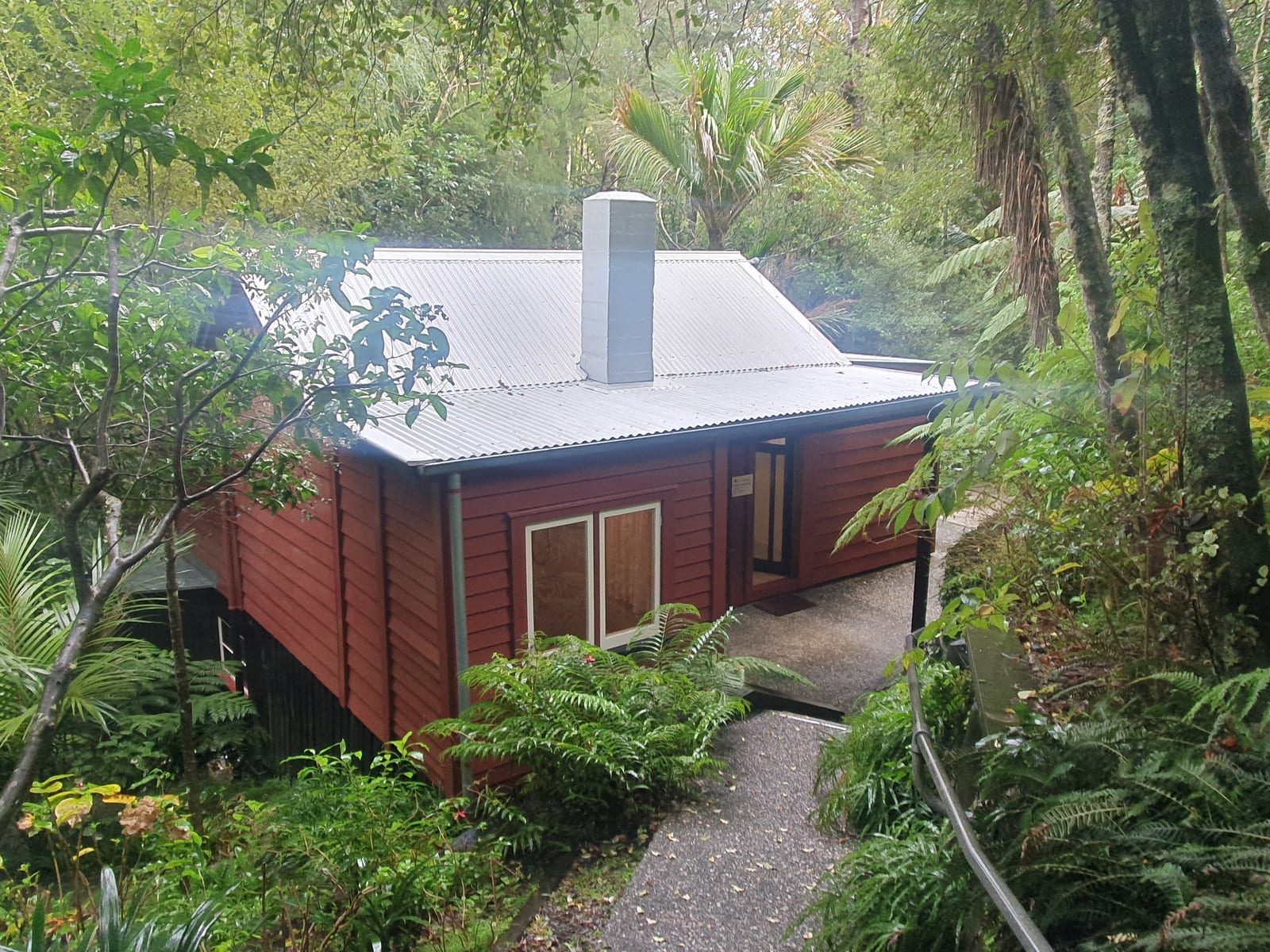 Memorial or place connected to Colin McCahon: McCahon House, the 1950s house of Colin McCahon, which serves as a gallery space and artist residency space. Titir