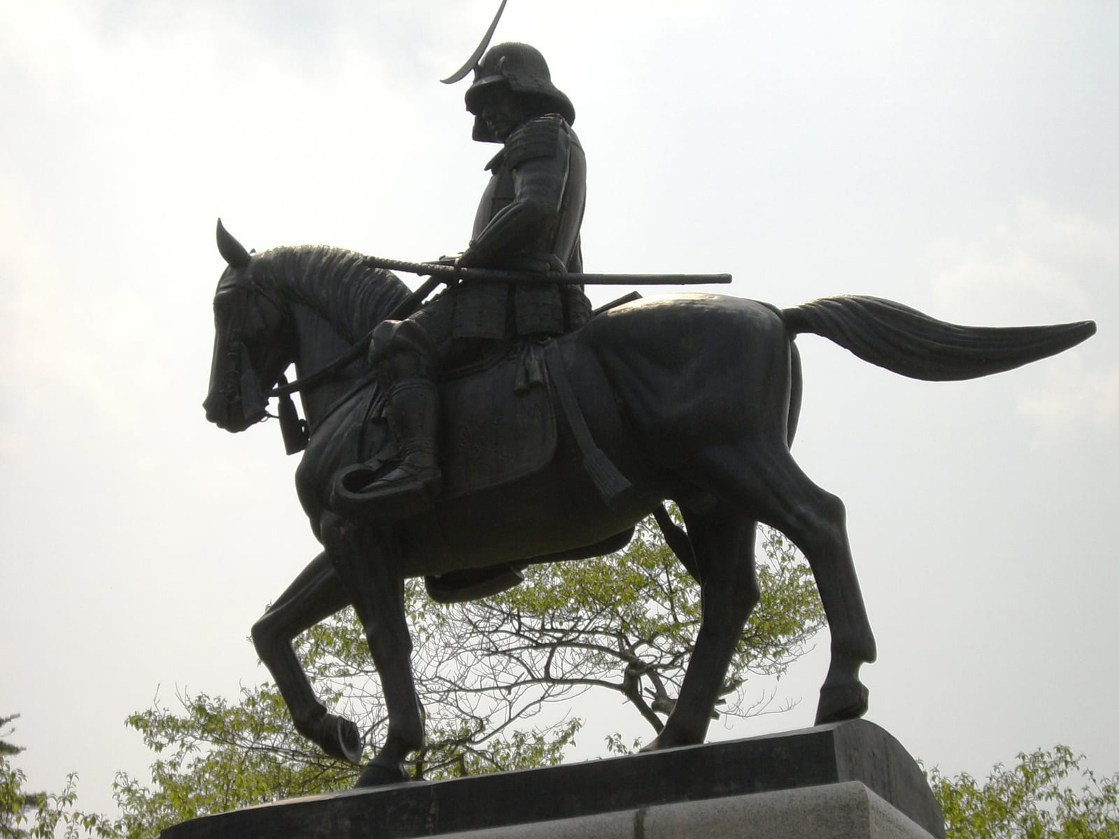 Portrait or photograph of Date Masamune: ja:青葉城の伊達政宗像。 en:Aobajyo's Date Masamune statue.