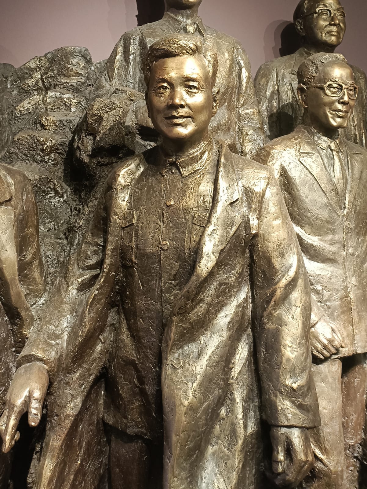 Memorial or place connected to Deng Jiaxian: 西南联大博物馆-邓稼先雕像