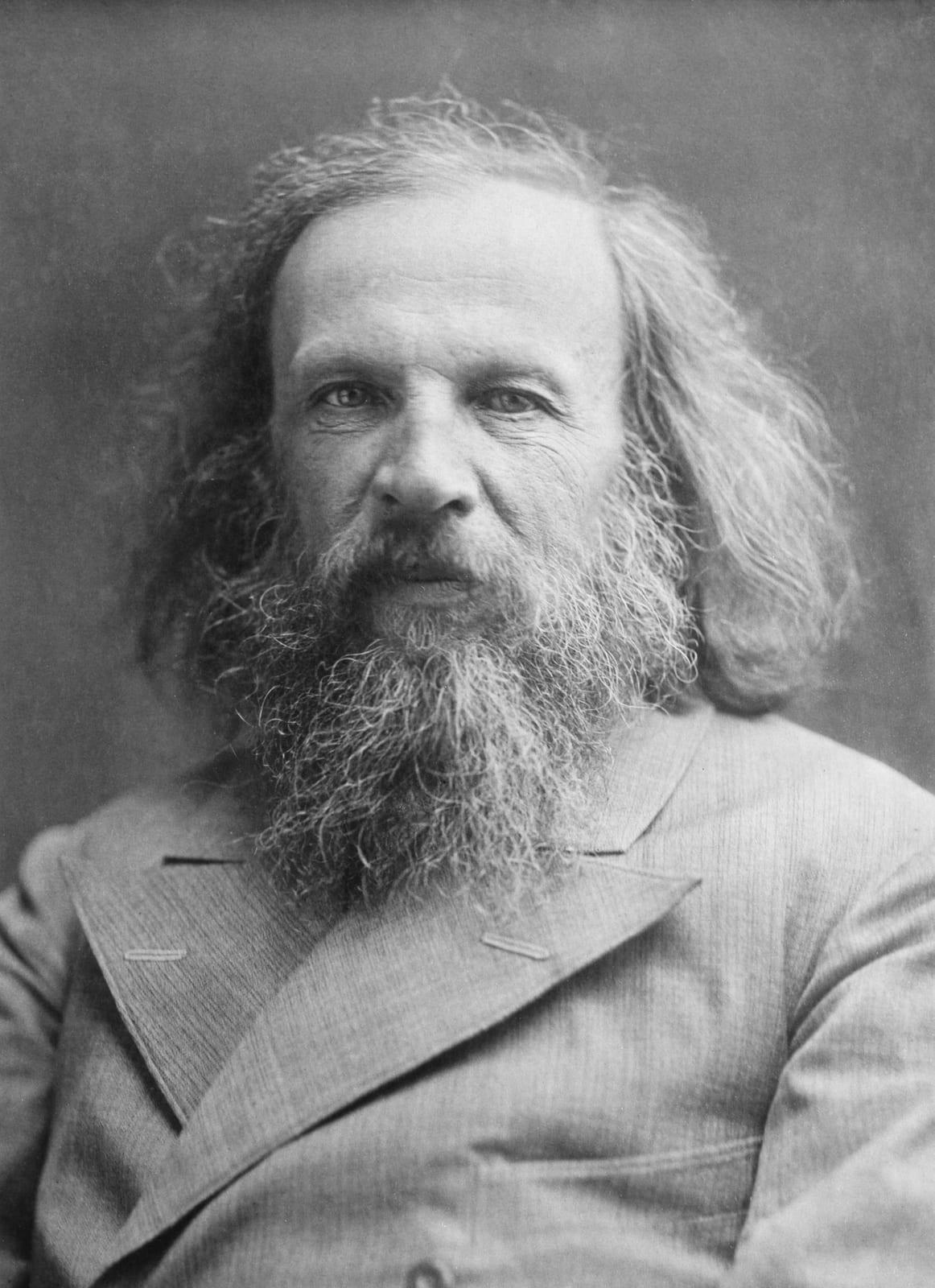 Portrait or photograph of Dmitri Mendeleev: 드미트리 멘델레예프(1834~1907), 주기율표를 처음 발견하였다.