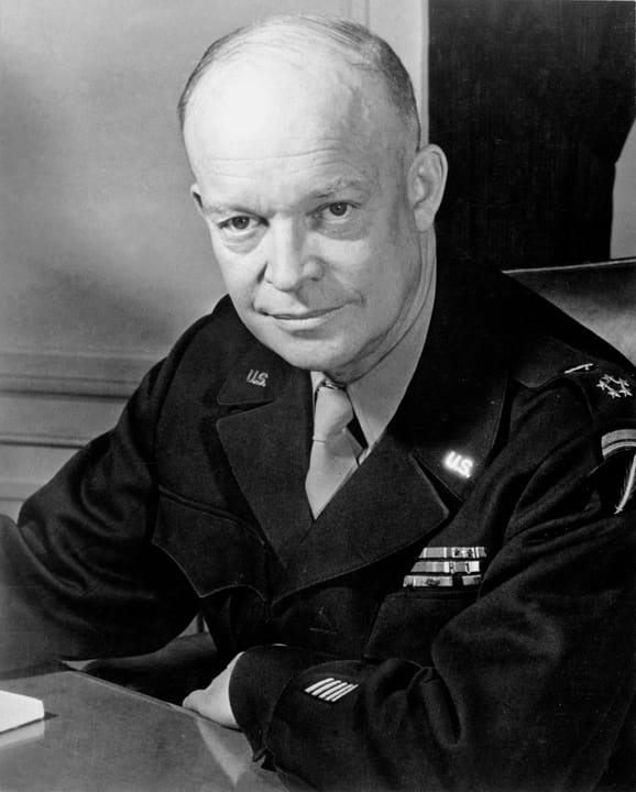 Portrait or photograph of Dwight D. Eisenhower: Der Oberbefehlshaber der alliierten Streitkräfte General Dwight D. Eisenhower