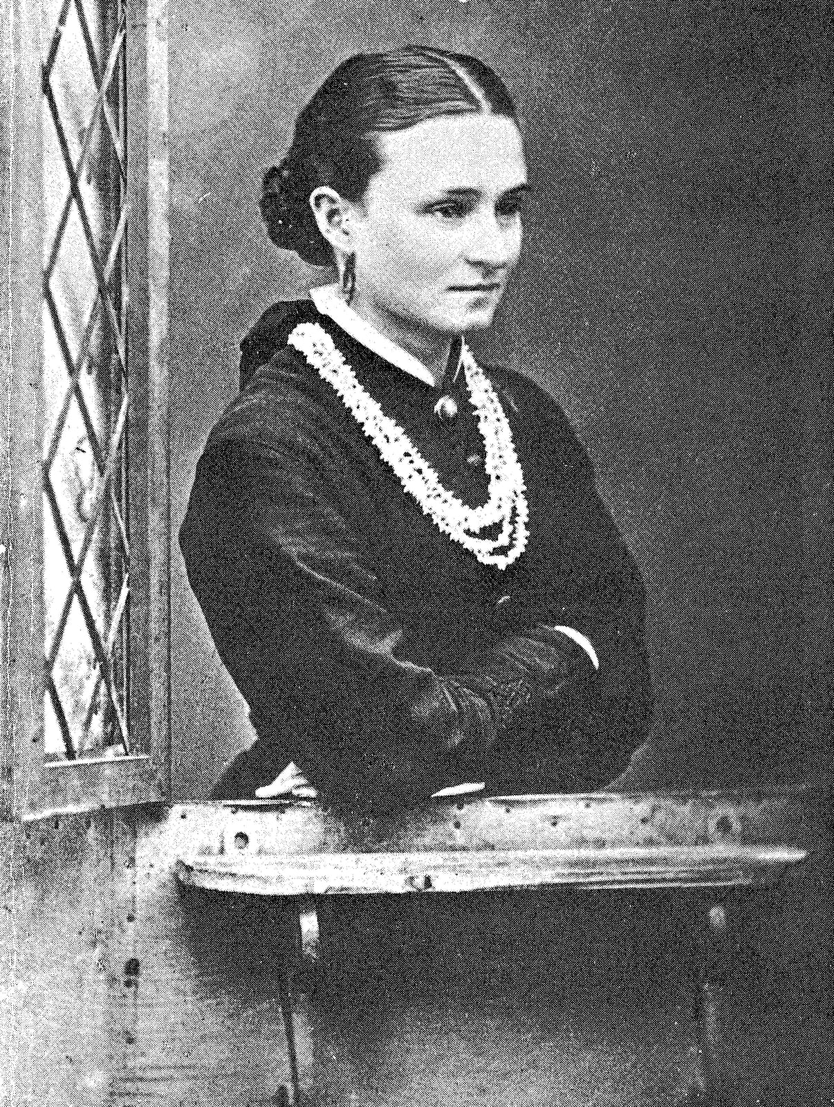 Portrait or photograph of Edith Cowan: This is a photograph of Edith Brown, later Edith Cowan (1861–1932), first woman elected to an Australian parliament.