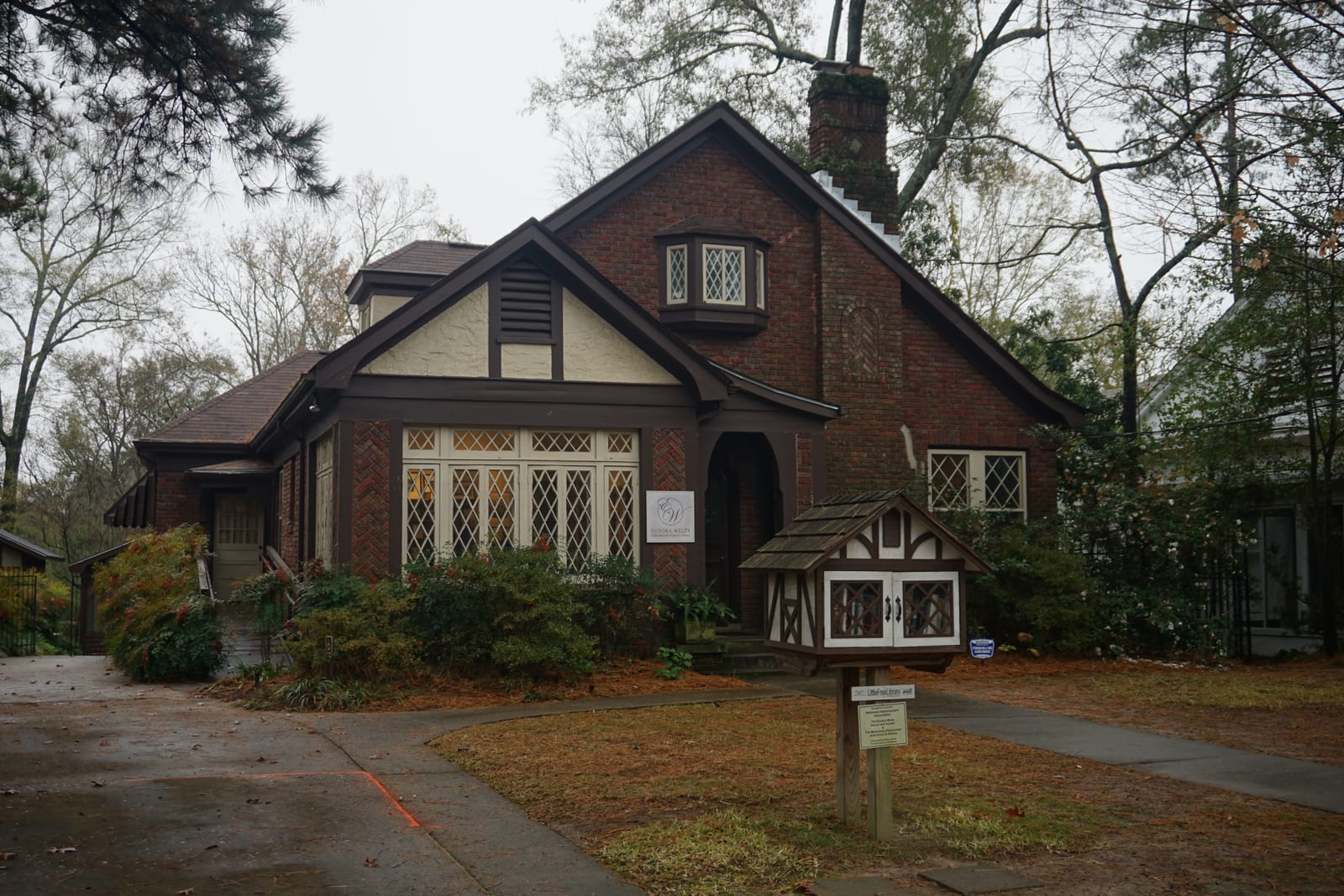 Portrait or photograph of Eudora Welty: The Eudora Welty Education and Visitors Center in Jackson , Mississippi ( United States ).