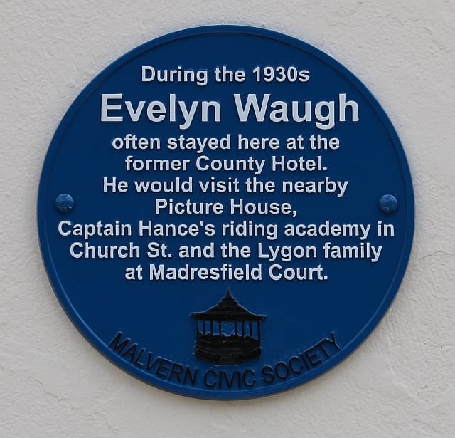 Memorial or place connected to Evelyn Waugh: Evelyn Waugh plaque on Park View Apartments
