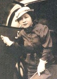 Portrait or photograph of Fumiko Hayashi: Fumiko Hayashi (31 December 1903 – 28 June 1951).