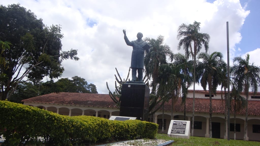 Portrait or photograph of Gabriel Rene Moreno: Uagrm - Estatua de Gabriel René Moreno