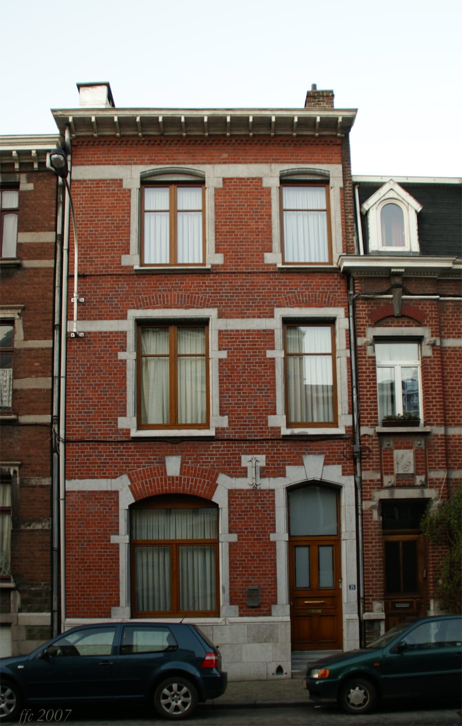 Portrait or photograph of Georges Simenon: Maison où Simenon habitait de 1905-1911 au 2e étage, rue Pasteur 3 (maintenant rue Georges Simenon 25) à Liège
