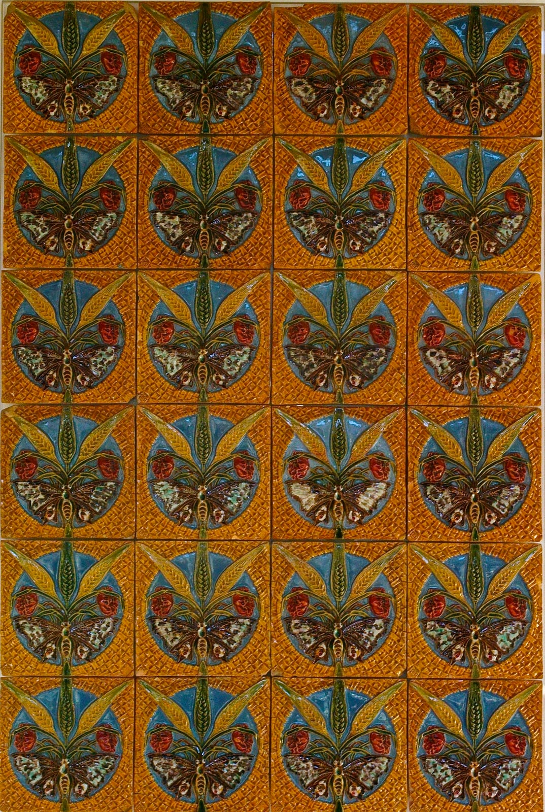 Portrait or photograph of Guerra Junqueiro: Arch frieze/tile panel Material : Moulded and glazed faience Unit production : Fábrica de Faianças das Caldas da Rai