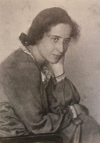 Portrait or photograph of Hannah Arendt: Portrait of Hannah Arendt in 1924
