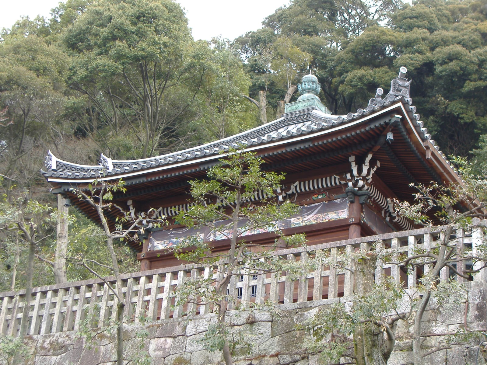 Portrait or photograph of Honen: 知恩院(京都市東山区) 法然上人御廟