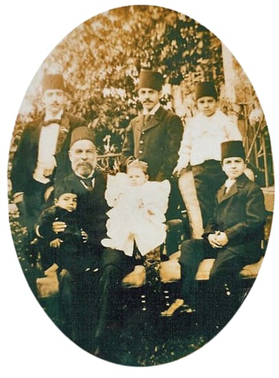 Portrait or photograph of Ismail Qemali: A photo of Ismail Qemali and family