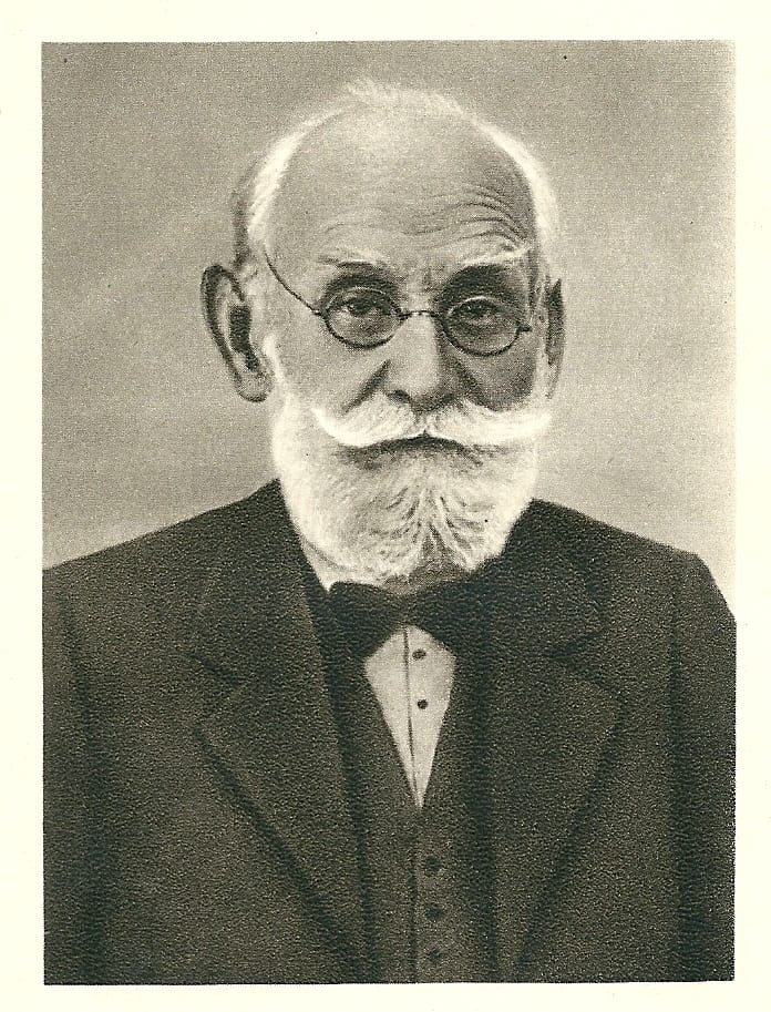 Portrait or photograph of Ivan Pavlov: Ivan Pavlov, vers la fin de sa vie (en 1935)