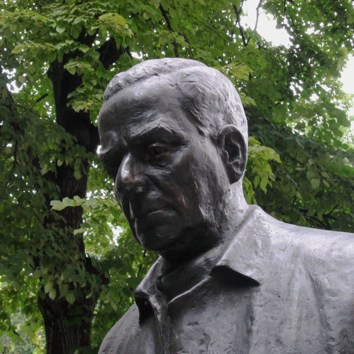 Portrait or photograph of Ivo Andrić: Statue of Ivo Andrić in Belgrade