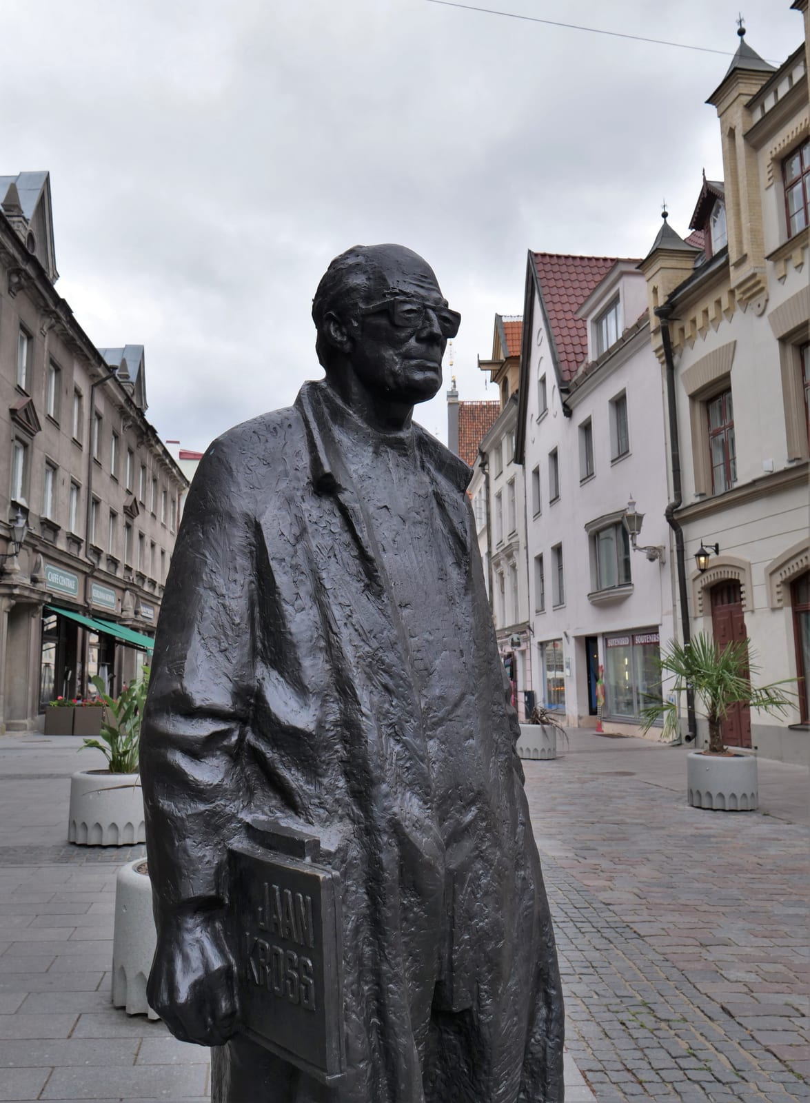 Portrait or photograph of Jaan Kross: Denkmal für Jaan Kross in Tallinn (Juli 2022)