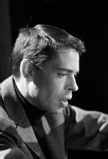 Portrait or photograph of Jacques Brel: Jacques Brel on the television program Domino, February 20, 1963