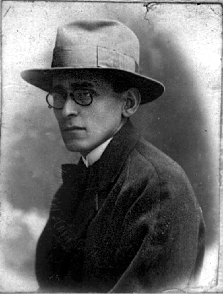 Portrait or photograph of Jose Carlos Mariategui: Carnet de reconocimieto "Conferenza Intenazionale Economica". Genova 1922. (Foto de José Carlos Mariátegui com