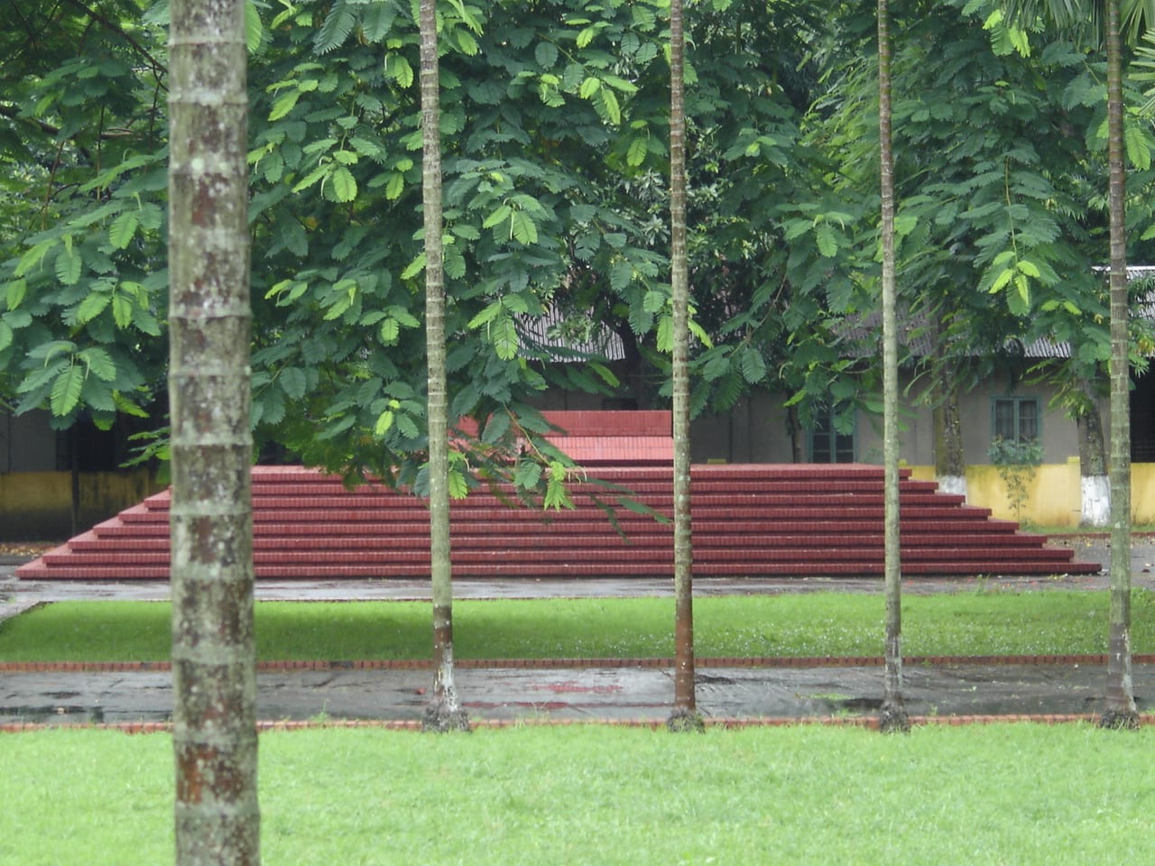 Portrait or photograph of Kazi Nazrul Islam: Kazi Nazrul Islam Grave1