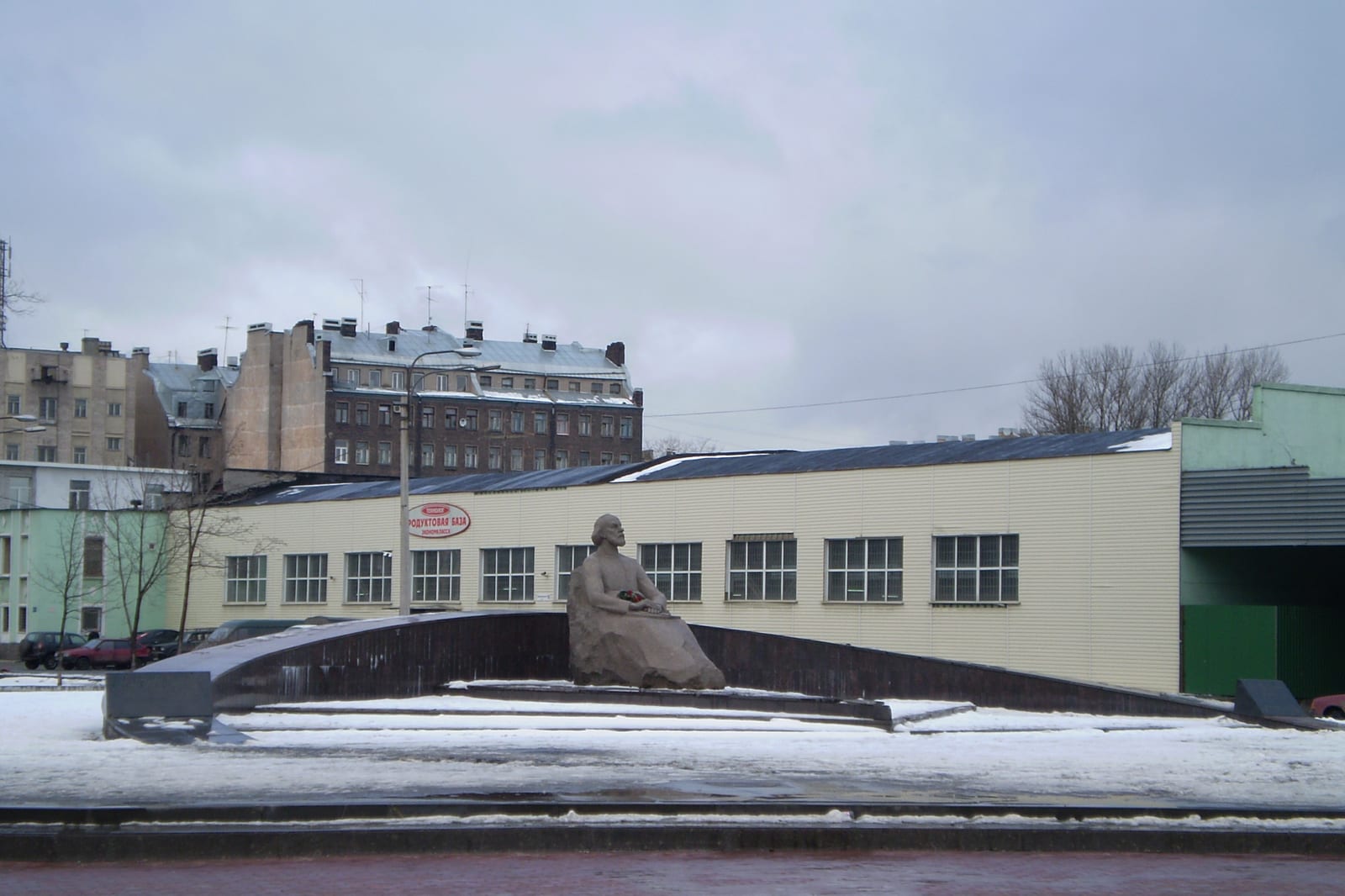 Portrait or photograph of Konstantin Tsiolkovsky: The monument to Konstantin Tsiolkovsky near the Tarakanovsky Bridge at crossing of Tsiolkovsky Street and the