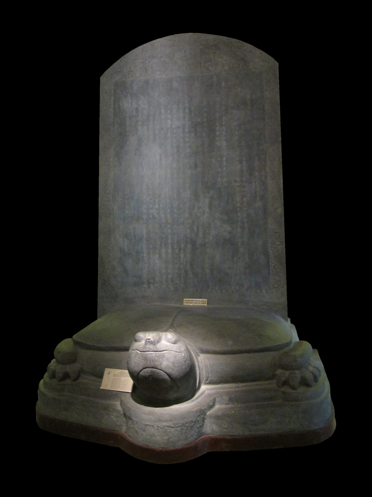 Portrait or photograph of Lê Lợi: Vĩnh Lăng stele (replica). Height: 330 cm, breadth: 280 cm. Stone, erected in the 6th year of Thuận Thiên reign (1433). Early