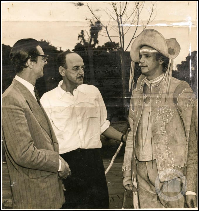 Portrait or photograph of Lima Barreto: Da esquerda para a direita: Jânio Quadros, Lima Barreto e Alberto Ruschel no set de "O Cangaceiro". Imagem do acervo do
