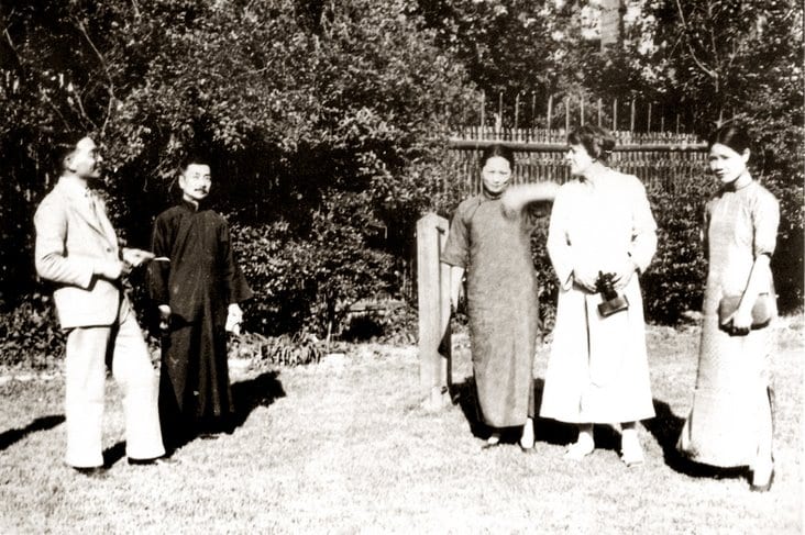 Portrait or photograph of Lin Yutang: (from right to left)Li Peihua(Soong's secretary), Agnes Smedley, Soong Ching-ling, Lu Xun and Lin Yutang