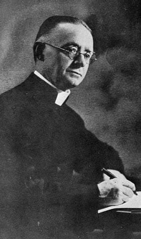 Portrait or photograph of Lionel Groulx: Lionel-Adolphe Groulx (Chenaux, 13 janvier 1878 - Vaudreuil, 23 mai 1967) aussi connu sous ses titres d'abbé Groulx ou