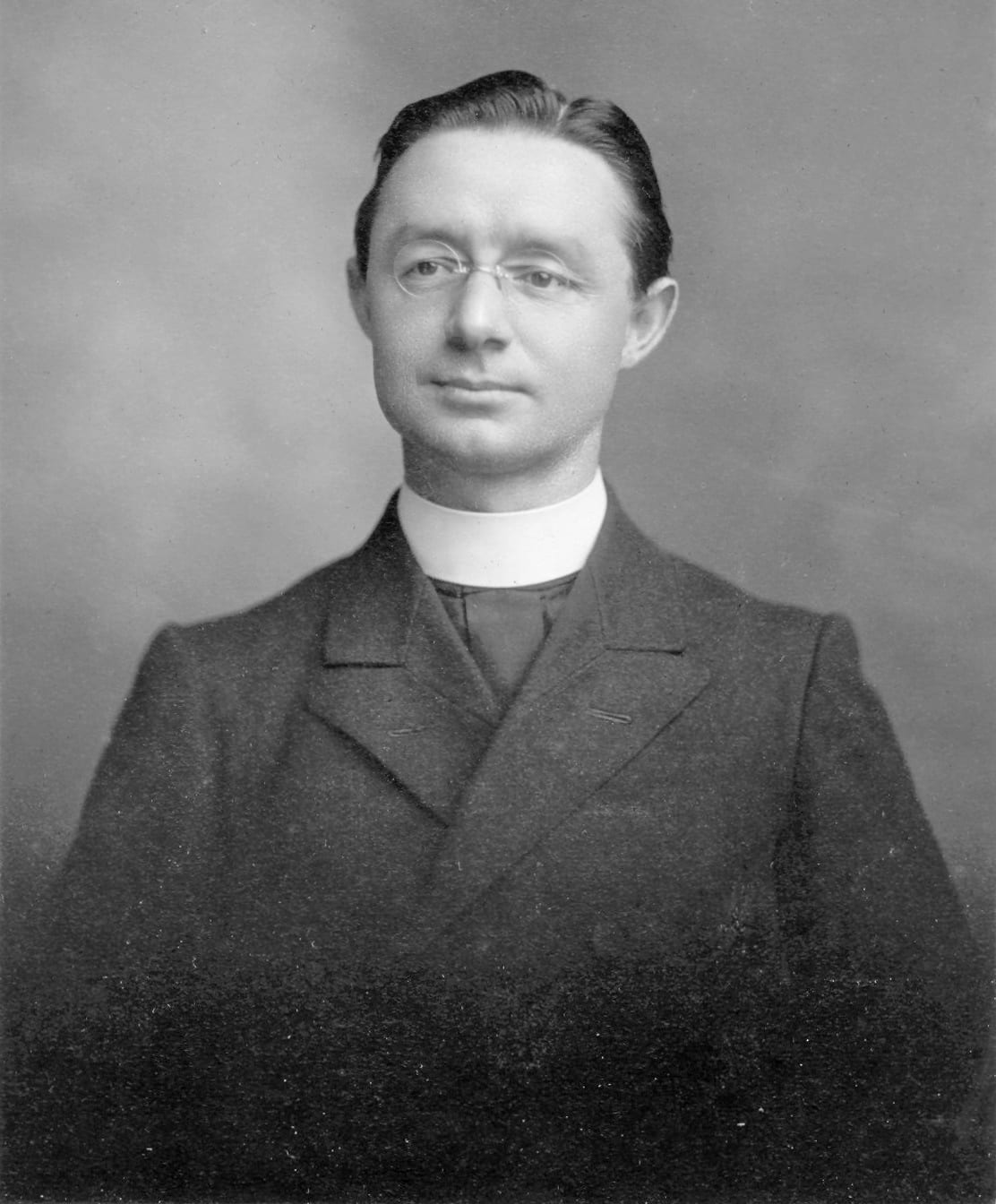 Portrait or photograph of Lionel Groulx: Lionel Groulx