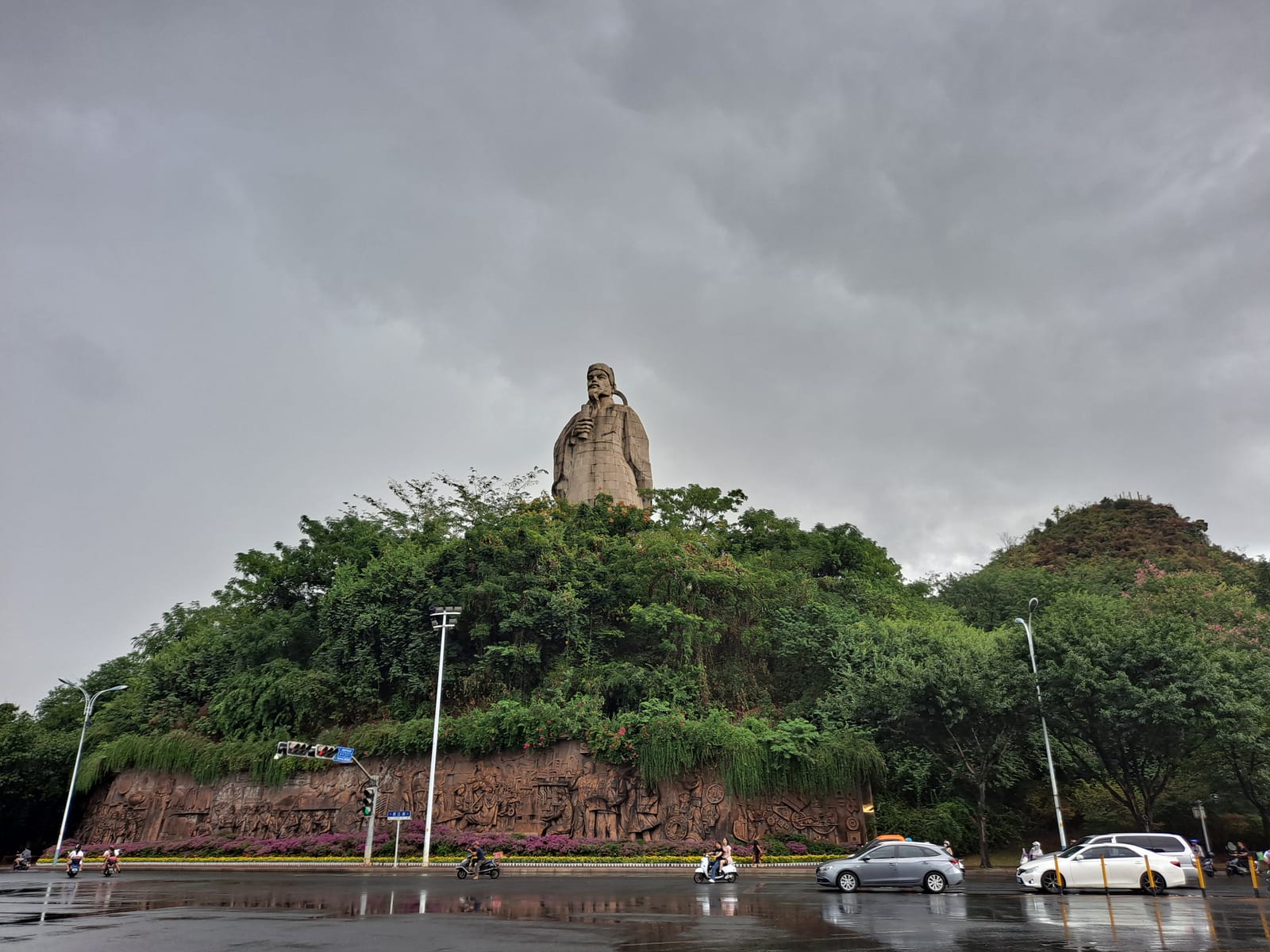 Portrait or photograph of Liu Zongyuan: Statue of Liu Zongyuan