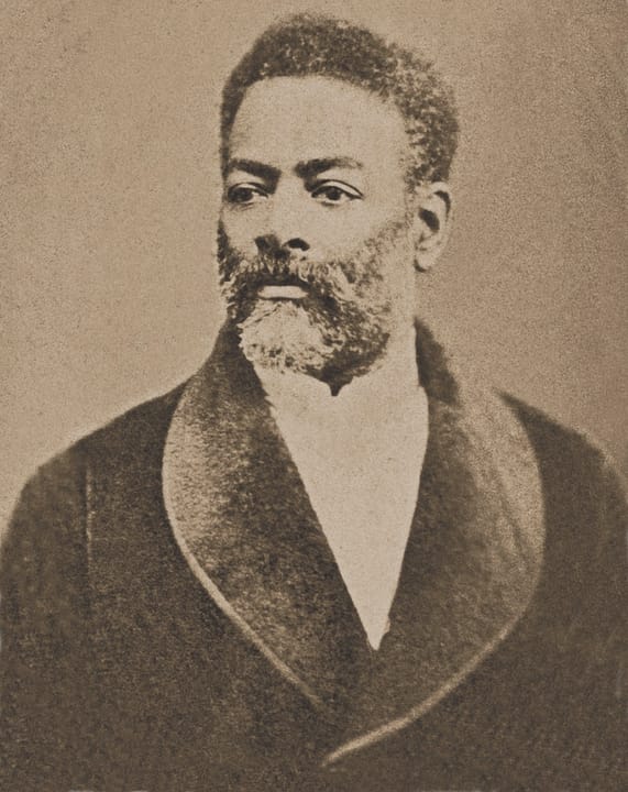 Portrait or photograph of Luiz Gama: O líder abolicionista e ex-escravo brasileiro Luiz Gama , numa imagem por volta de 1880.