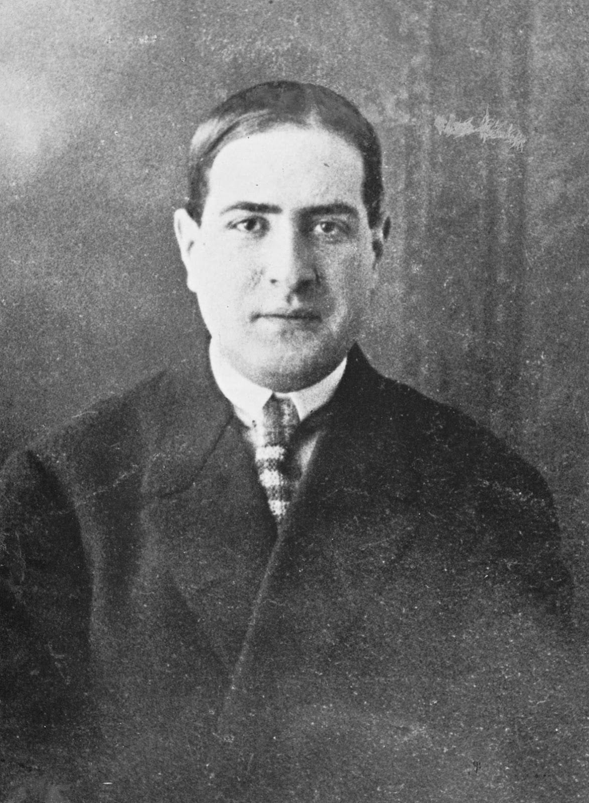 Portrait or photograph of Mario de Sa-Carneiro: Mário de Sá-Carneiro