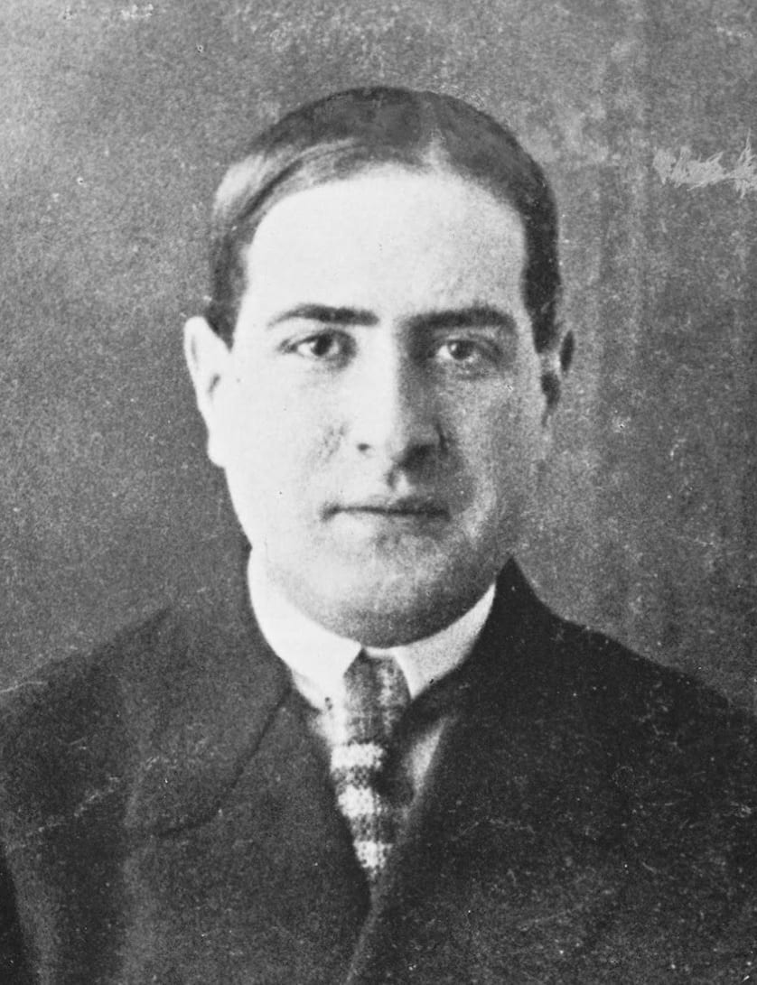 Portrait or photograph of Mario de Sa-Carneiro: Mário de Sá-Carneiro
