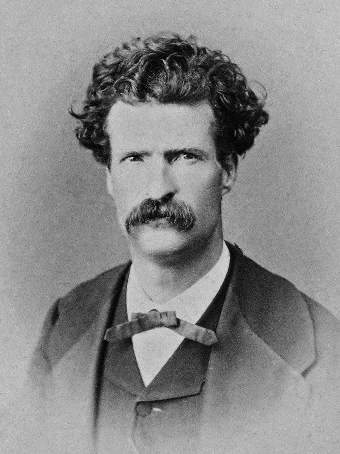 Portrait or photograph of Mark Twain: Mark Twain