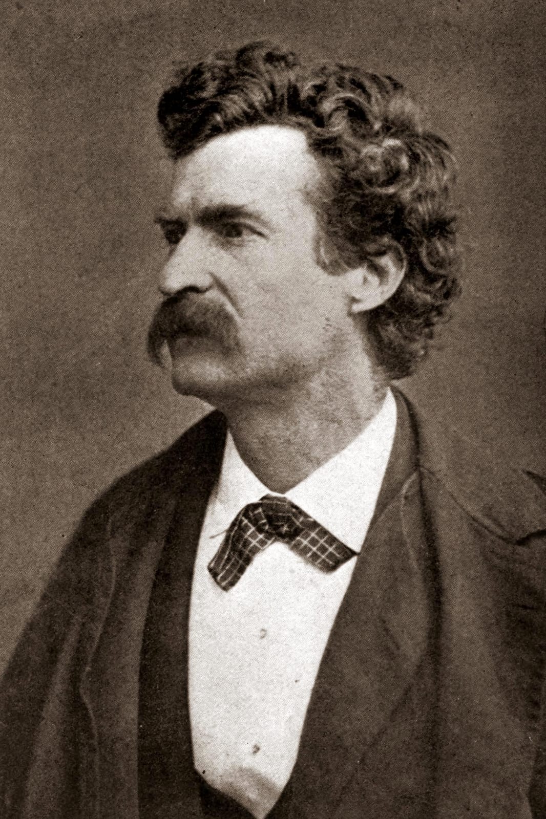 Portrait or photograph of Mark Twain: Mark Twain
