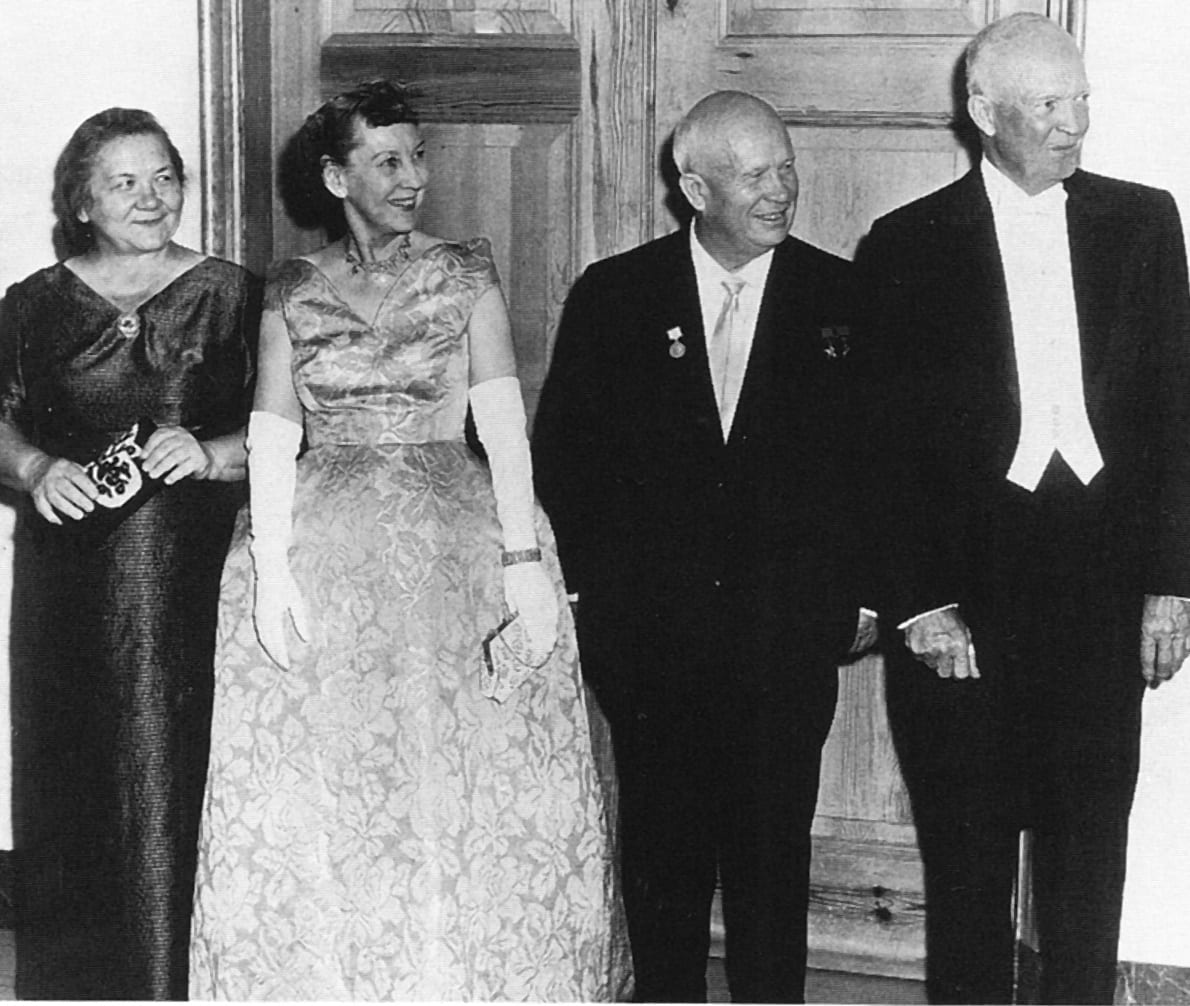 Portrait or photograph of Nikita Khrushchev: Dwight Eisenhower, Nikita Khrushchev, and their wives at state dinner 1959 From left to right: Nina Khrushcheva (Kh