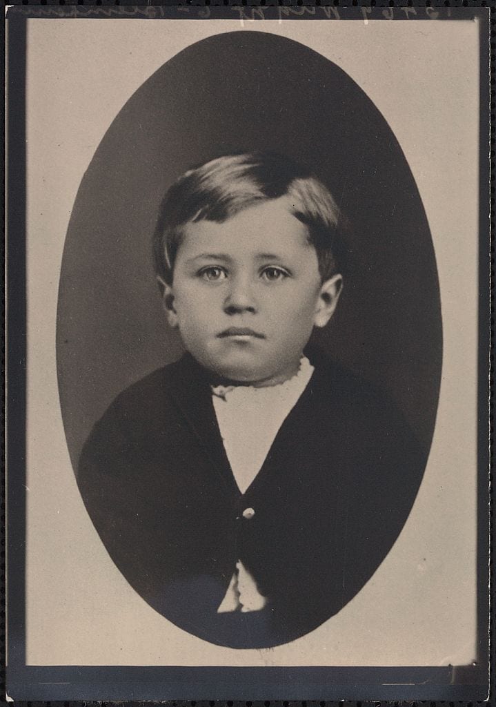 Portrait or photograph of Orville Wright: Title: Orville Wright, about three years old, half-length portrait, in oval, facing front Abstract/medium: 1 photograp