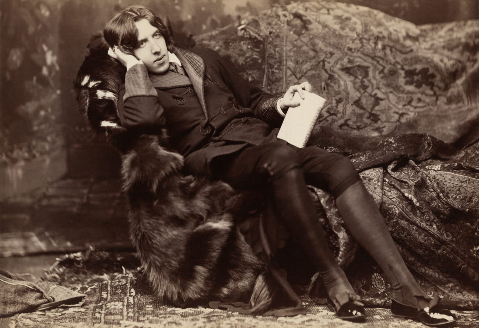 Portrait or photograph of Oscar Wilde: Oscar Wilde , photographic print on card mount: albumen.